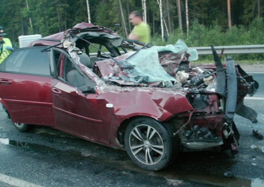 В Краснокамском районе в столкновении с КАМАЗом погиб водитель Шевроле Лачетти