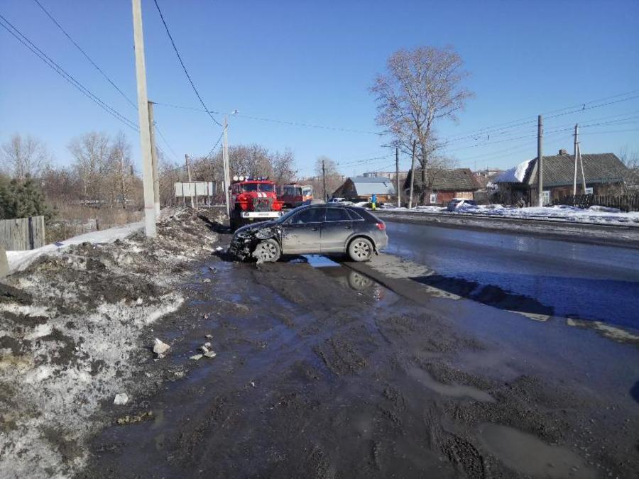 В Перми в автоаварии пострадали водители столкнувшихся автомобилей - фото 2