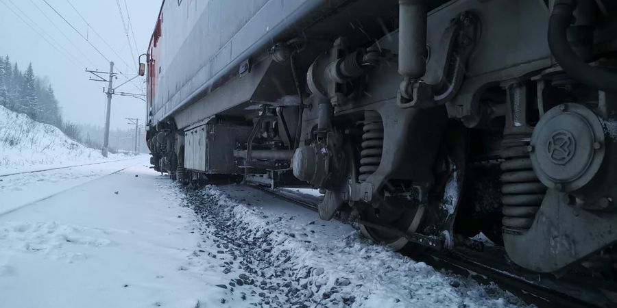 В Пермском крае поезд столкнулся с экскаватором - фото 2