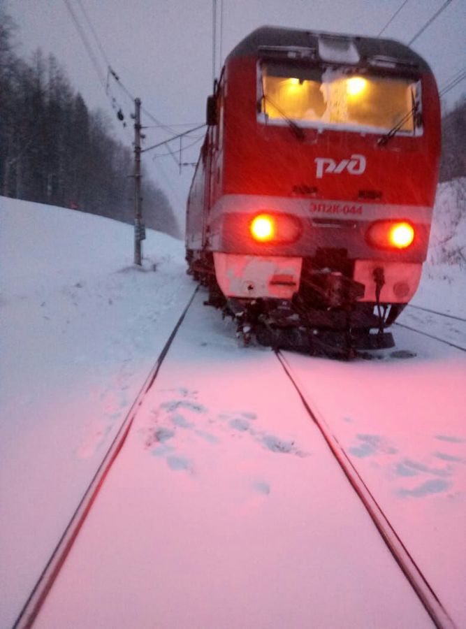 В Пермском крае поезд столкнулся с экскаватором - фото 3
