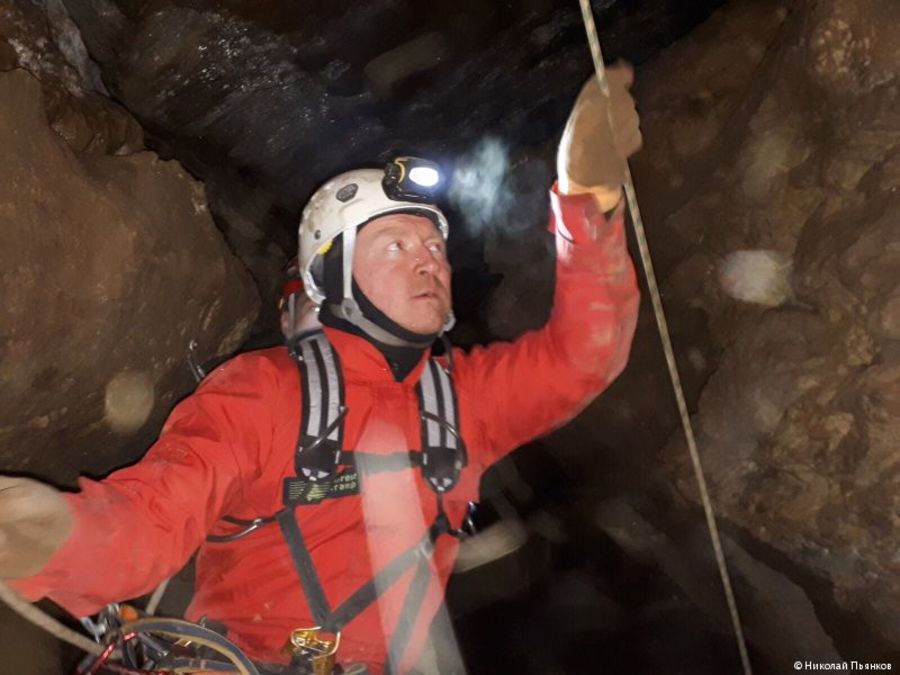 Пермские спасатели провели учения в губахинской пещере