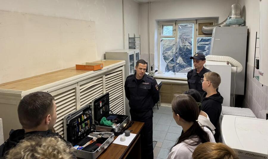 В линейном отделе транспортной полиции Перми прошла экскурсия для подростков - фото 3